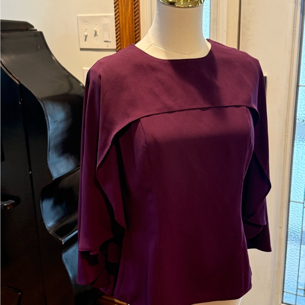 Venus sleeveless cape top